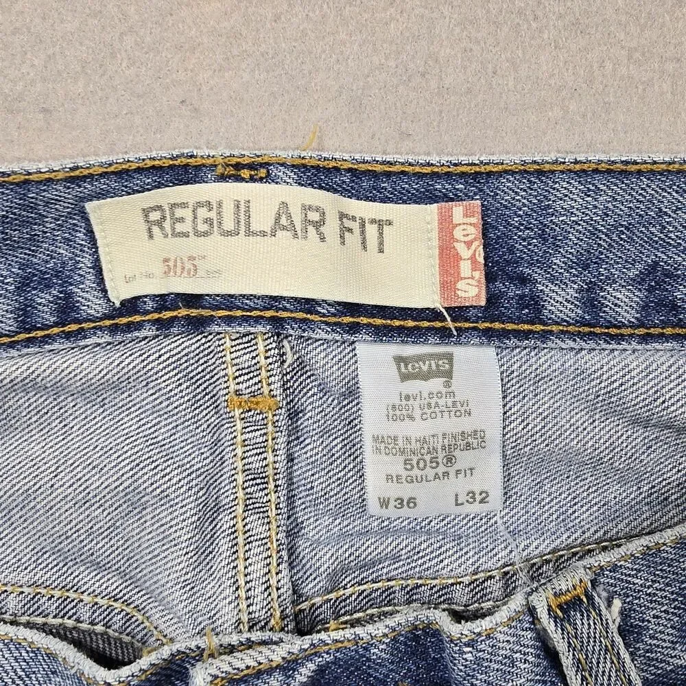Levi's Mens 36x32 Blue Jeans 505‎ Regular Fit Straight Leg Medium Wash Denim